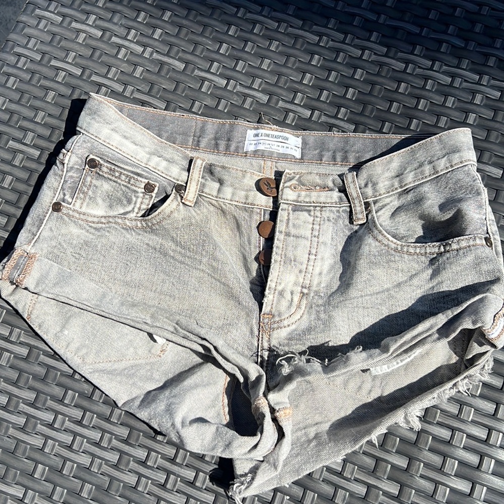 One teaspoon Bandit short light grey size 25. This are so cute and versatile